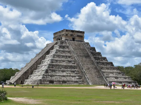 chichen itza mayan ruins