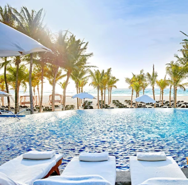 Royal Hideaway Playacar